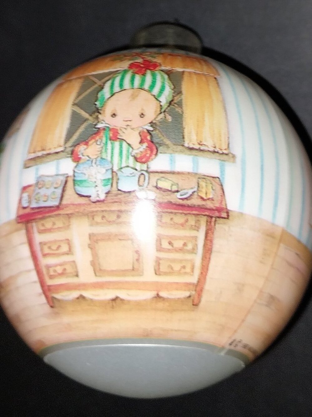 VINTAGE 1988 HALLMARK BETSY CLARK "HOME FOR CHRISTMAS" GLASS CHRISTMAS ORNAMENT